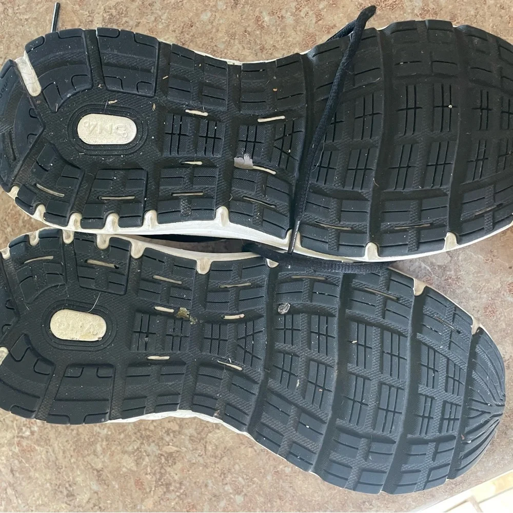 Women’s Brooks Addiction 13